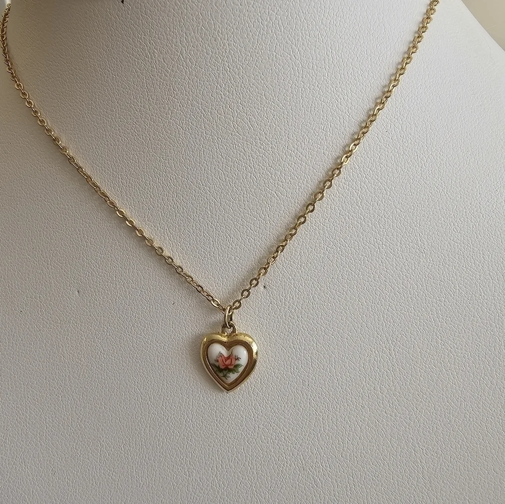 Vintage gold plated heart and flower medallion choker necklace